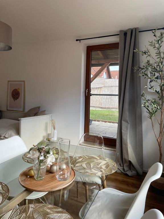 Stylisches Apartment mit Dachterrasse und Whirlpool - B&B Gersthofen