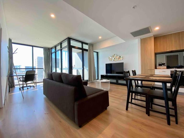 Tranquil 1BR Retreat in the Heart of Adelaide CBD - Bed and Breakfast Adelaide