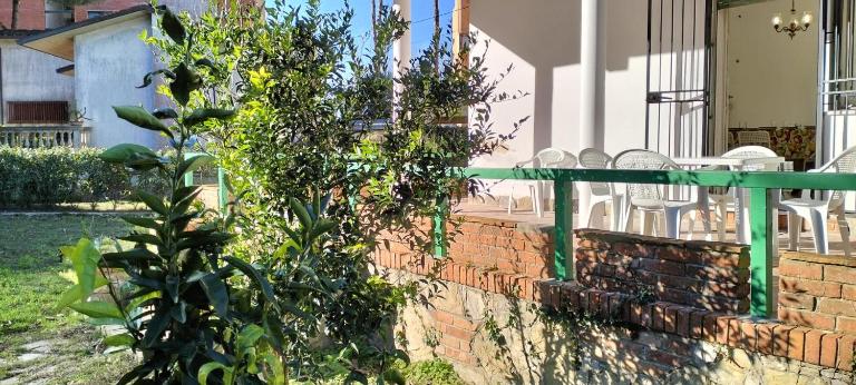 Villa Eusepia, di fronte alla spiaggia di Tirrenia - B&B Tirrenia