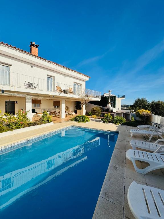 Exclusiva casa con vistas despejadas al mar y piscina privada - Ferienwohnung Lloret de Mar