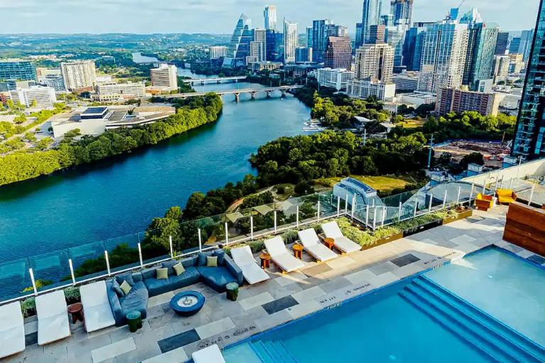 Rainey St Luxury Condo Balcony - B&B Austin