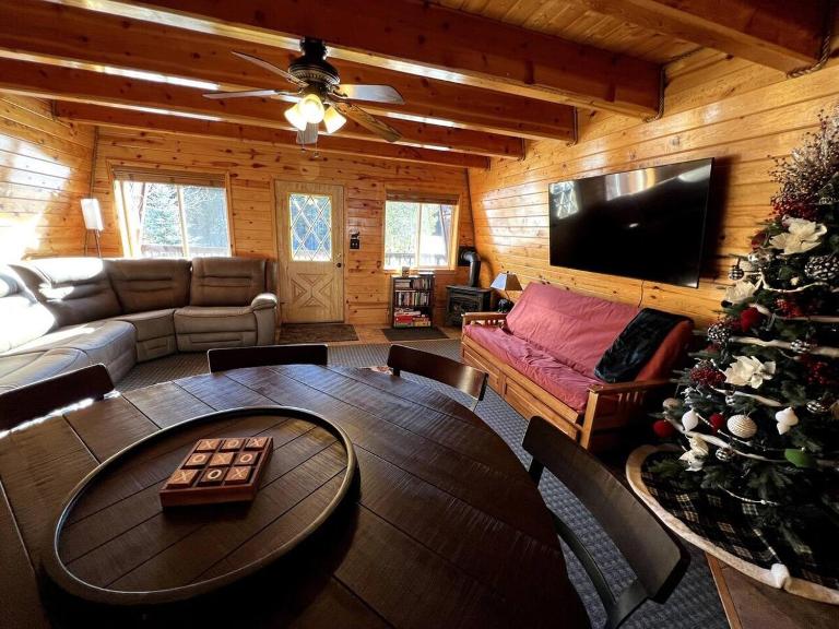 Cozy Bear Cabin Getaway - B&B Island Park