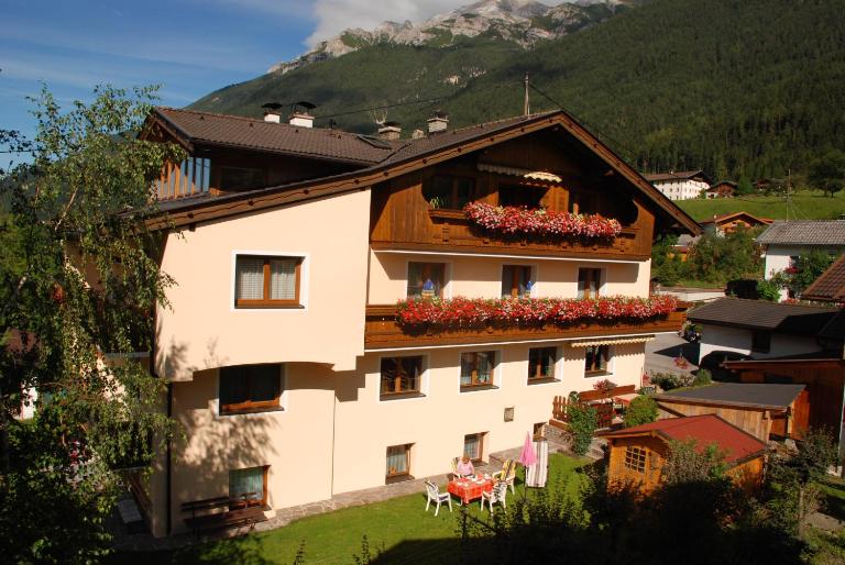 Haus Waltraud - B&B Neustift