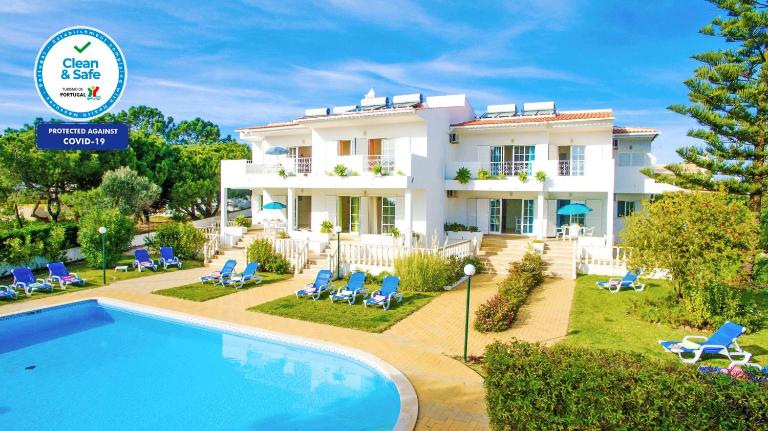 Villa Bella Vista - moradia elegante com piscina aquecível e jacuzzi na Galé, Albufeira - B&B Albufeira