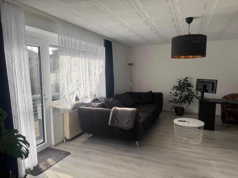 Schöne Wohnung in grüner Lage mit Fitnessgerät - B&B Linz