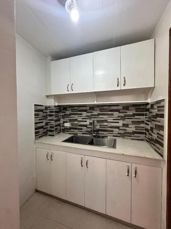 Guestroom 1 3rd floor Barretto Olongapo near beach - Bed and Breakfast Olongapo City