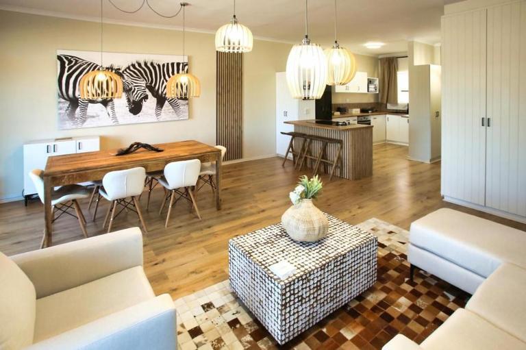 Sunset Lounge - Visit Langebaan - Bed and Breakfast Langebaan