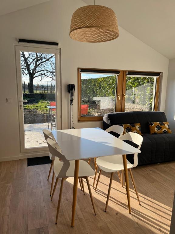Maisonnette avec parking privé et local à velos - B&B Brégnier-Cordon