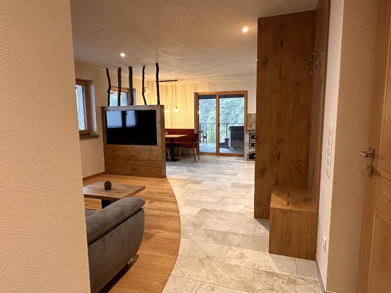 Chalet Aurora - Private Secluded Spa Escape with Hot Tub, Sauna and Garage - B&B Jenesien