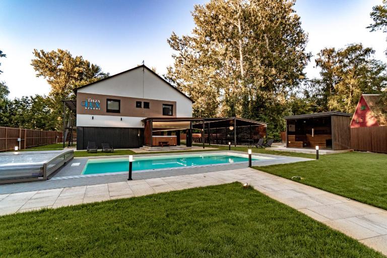Tisza Lux Resort - B&B Dombrád