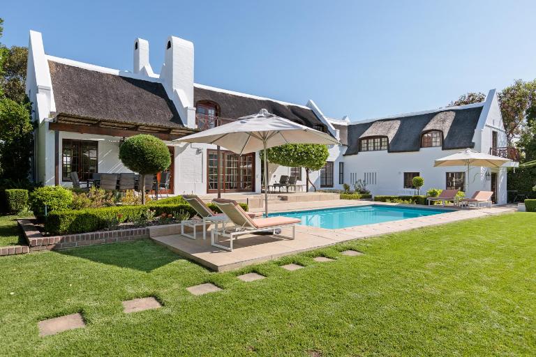 Die Rietdak - Reetdachhaus mit vier Schlafzimmern - B&B Cape Town