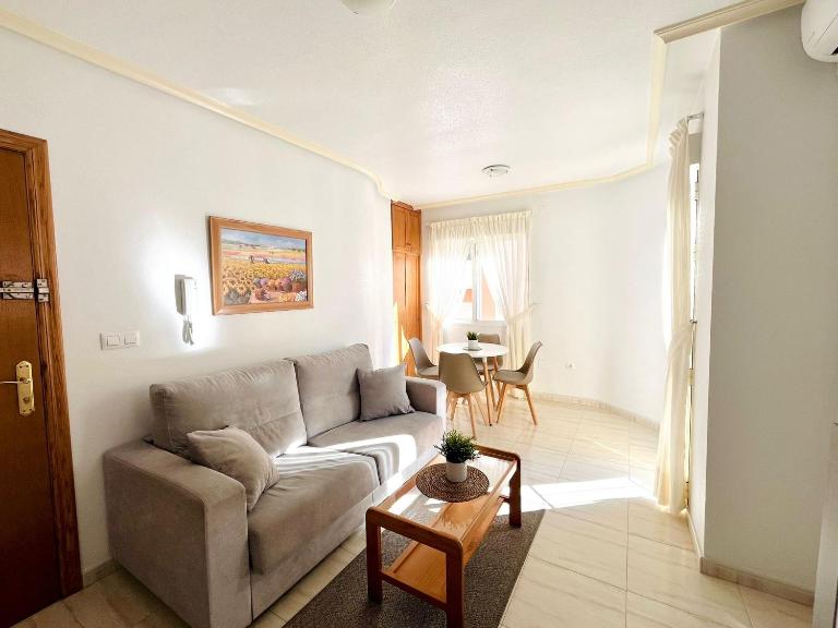 Sunny Apartment - B&B Torrevieja