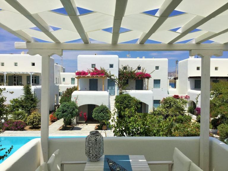 Mykonian Style Pool House 1 w Night Security Guard - B&B Ornos