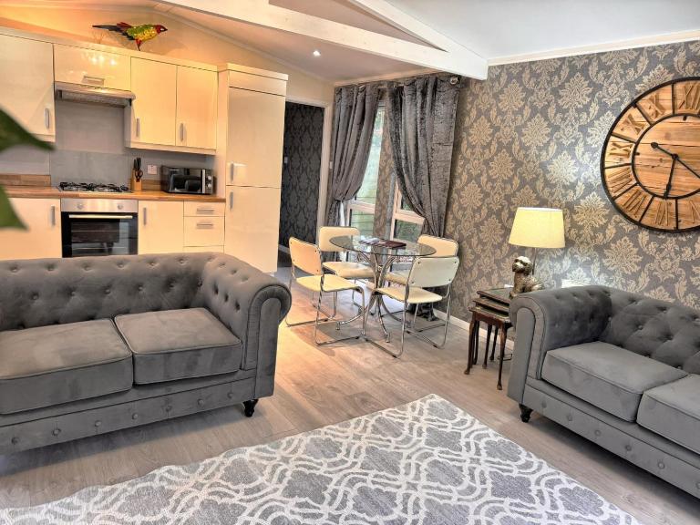 Welsh Villa-Hot Tub-Tenby-Carmarthen-Forestsetting - B&B Carmarthen