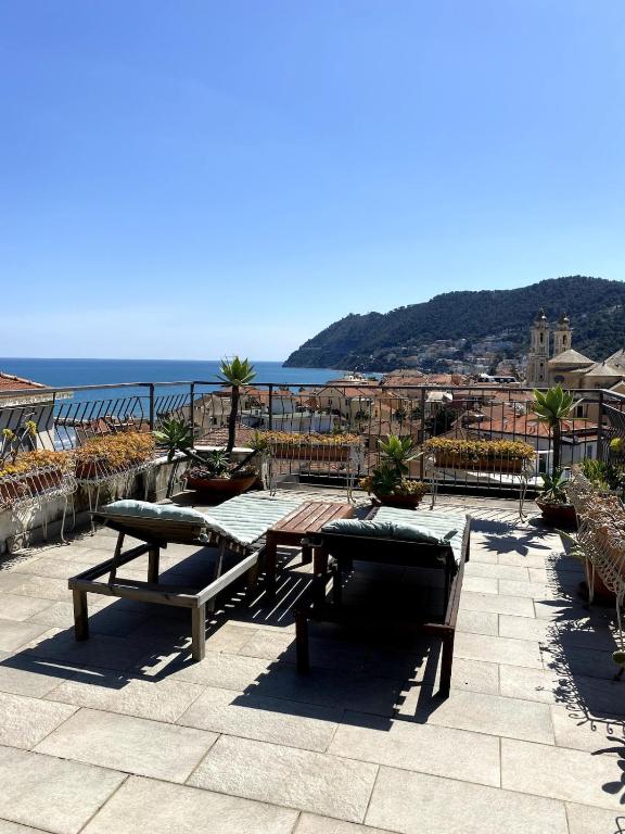 Attic with sea view and car box - B&B Laigueglia
