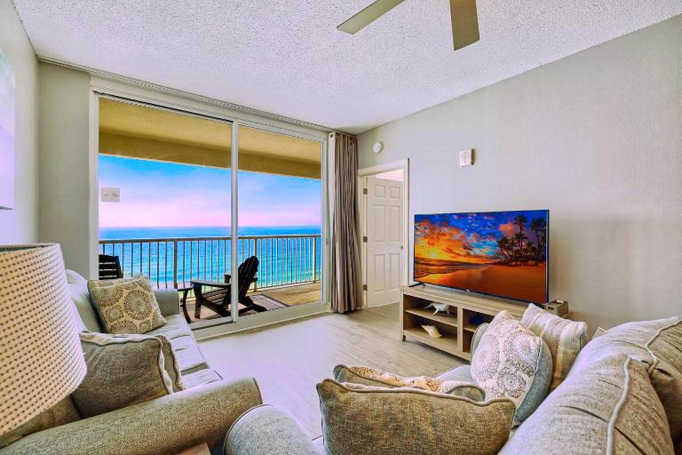 Gulf views, beachfront, Majestic Beach Resort - Chambres d'hôtes Panama City Beach