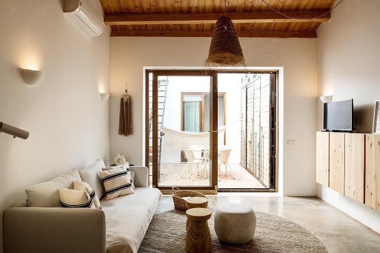BnB Homes Modern Cozy Townhouse with 2 bedrooms and patio in the Old Town - B&B Portimão