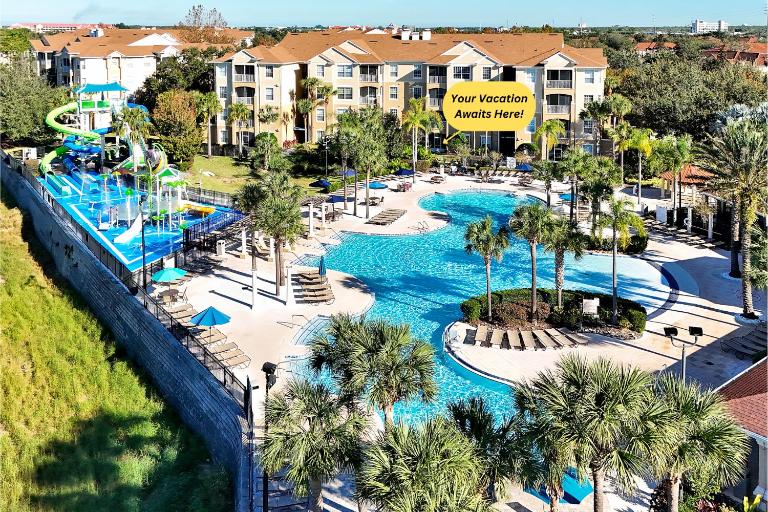 Windsor Hills Resort Poolside Ground Floor 3 Bed Condo - Bed and Breakfast Orlando