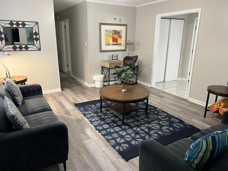 Sweet Home Alabama 4BR 2BA oasis with pool WI-FI - B&B Montgomery