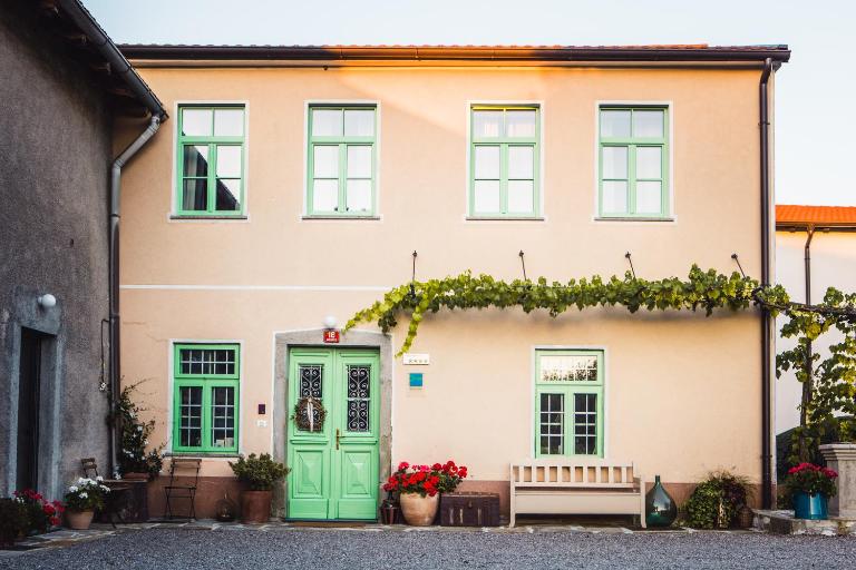 BELAKAPA Authentic house with garden and free parking - B&B Villa del Nevoso