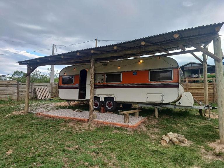 Vintage Trailer at Praia do Rosa - Ferienwohnung Imbituba