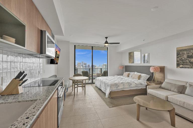 On 47th Floor! Free Parking & Views From The Top - B&B Miami
