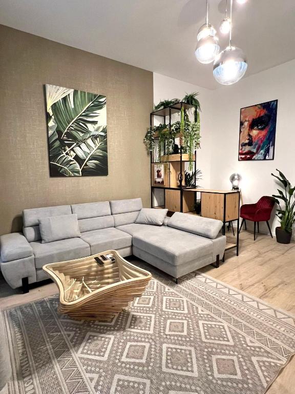 Stylish Superior Apartment ,2 Bedrooms, 3 AC, Metro 2 min, Prime Central Location Budapest, Guest Favorite - Chambres d'hôtes Budapest