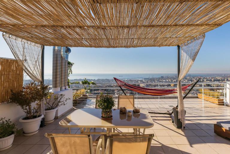 City's Balcony, Iconic Friends Inspired Home, Most Epic View by #BiNoBi! - Chambres d'hôtes Thessalonique