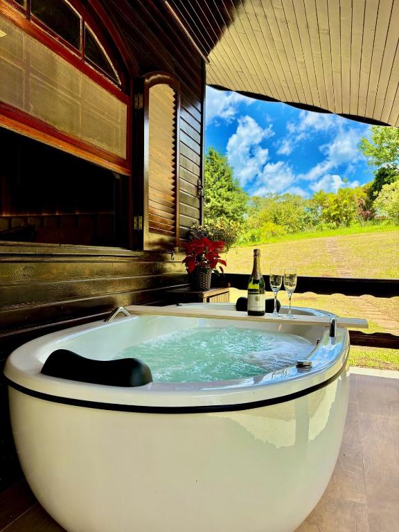Chale Perfeito com hidromassagem e cafe da manha - 5 min da Rota do Vinho - Aya Chales - B&B São Roque