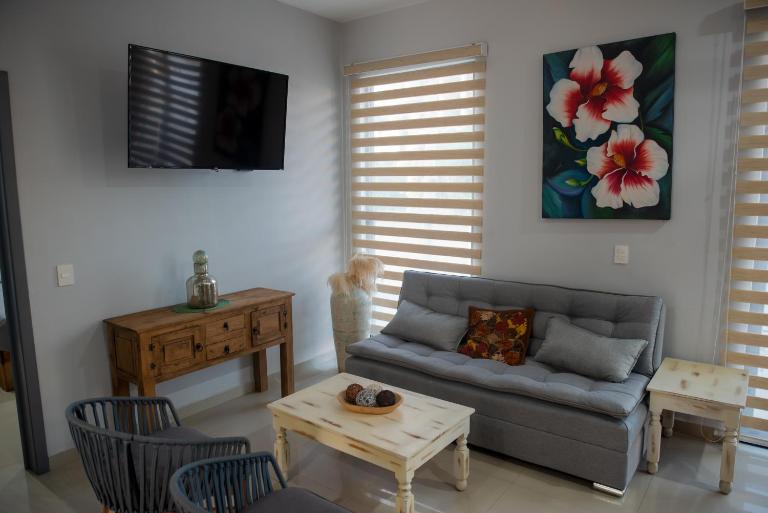 2br/2ba Condo 1 block to ocean! - Unit 3 - Bed and Breakfast Mazatlán