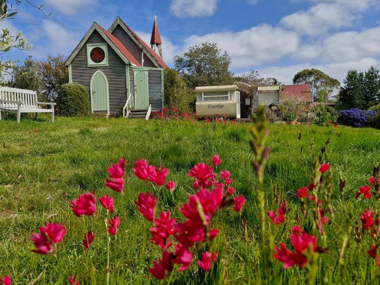 Romantic Retreat Pod by Historic Church on Wine Route - Bed and Breakfast Bangor