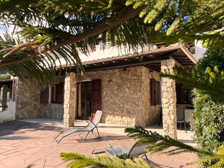 Renato Apartments - Bed and Breakfast Porto Pino