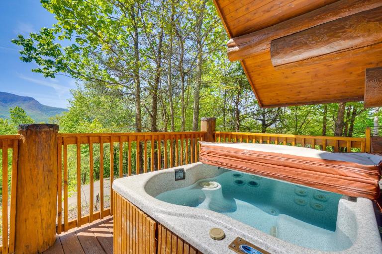 Gatlinburg Vacation Rental w/ Hot Tub & Game Room! - Chambres d'hôtes Gatlinburg
