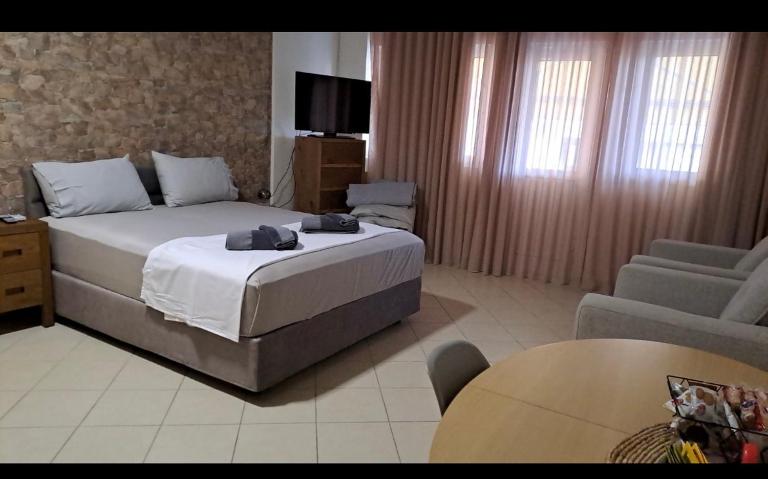 Home4U apt2, just 8Km from airport - B&B Markópoulo