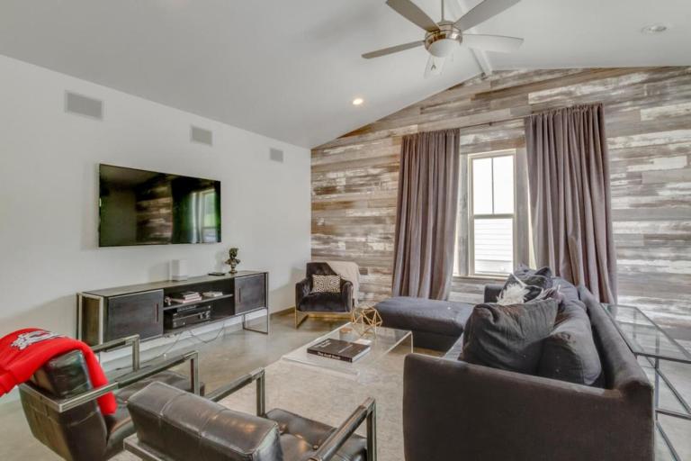 Nashville Dreamer - Mins To Downtown - 3br 2.5bath - Bed and Breakfast Nashville