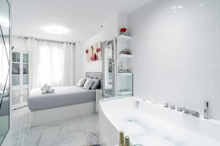 Gold Horizon Luxury Apartments - Chambres d'hôtes Nerja