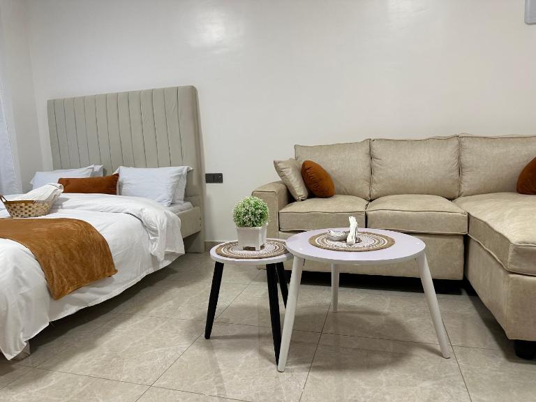 The Urban Retreat - B&B Ruaka