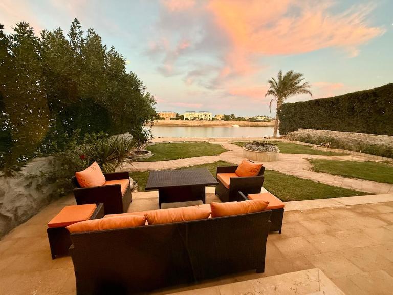 Picturesque 3BR Villa- Free Lagoon Access ElGouna - B&B Hurghada