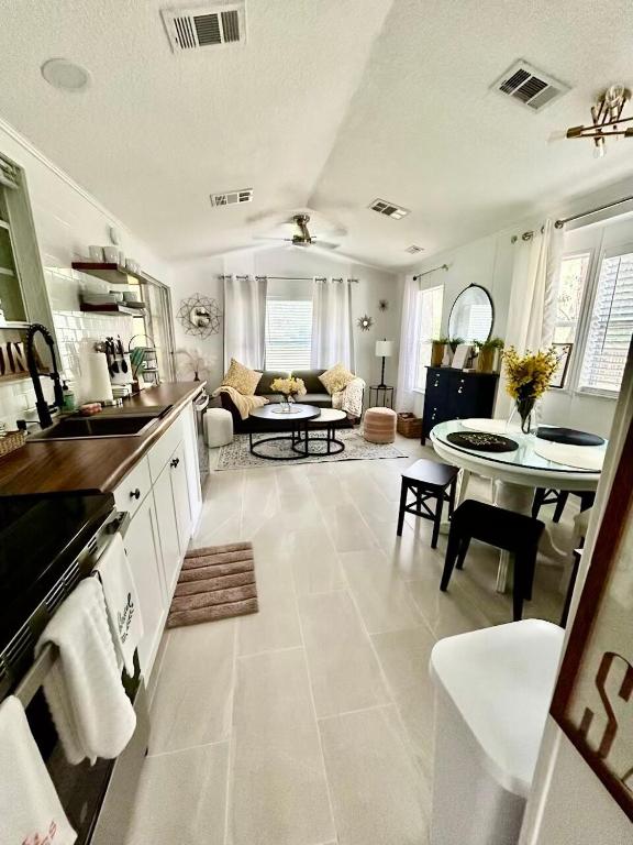 Your home away from home! Entire cottage- Disney - B&B Kissimmee