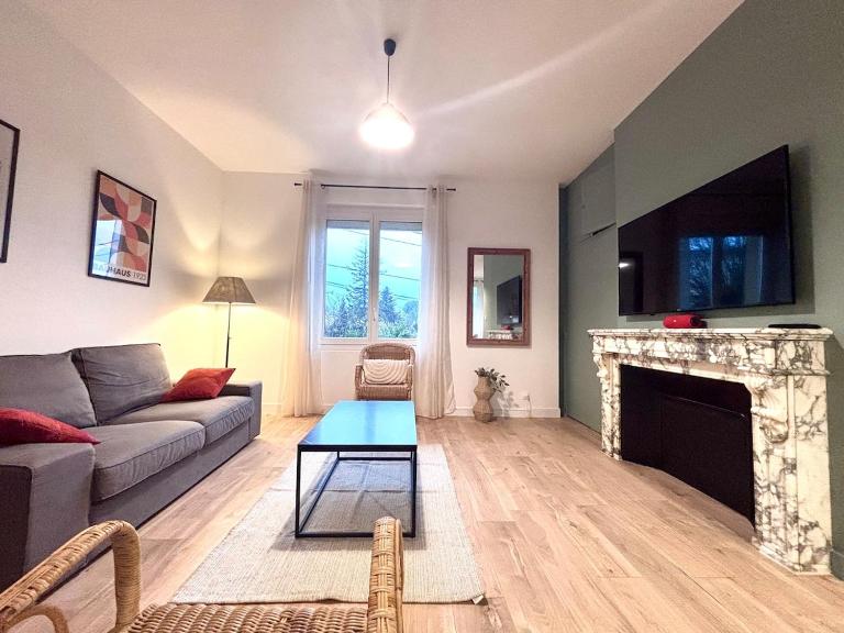 T3 l 65m 2 l Bright & Quiet - Bed and Breakfast Castres