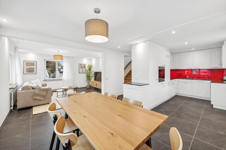 The R Apartment Laufen - relaxing free parking - B&B Neuhausen