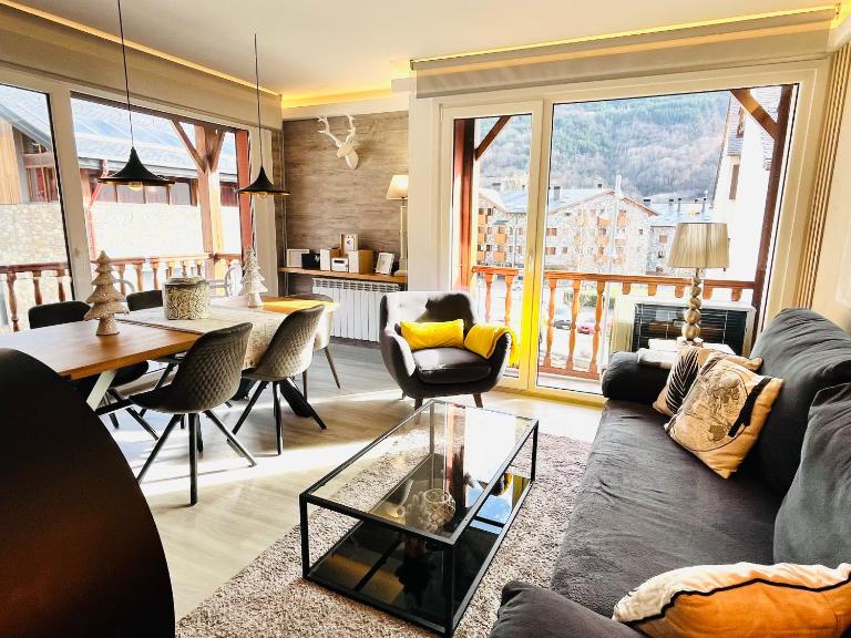 UP BENASQUE FLOR de NIEVE - B&B Benasque
