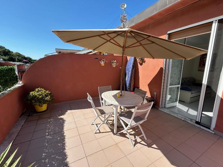 Nives Cosy Apt in the Center with terrace and AC - B&B Monterosso al Mare
