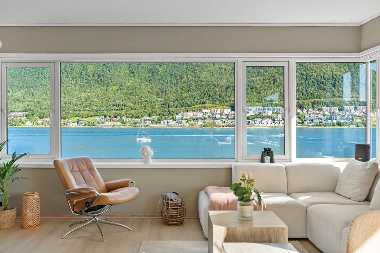 Deluxe Penthouse by Paramount - Bed and Breakfast Tromsø