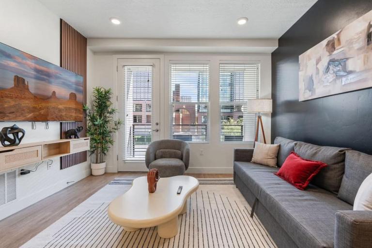 Cozy 1BR w Parking, Near Temple Sq & Delta Ctr - Chambres d'hôtes Salt Lake City