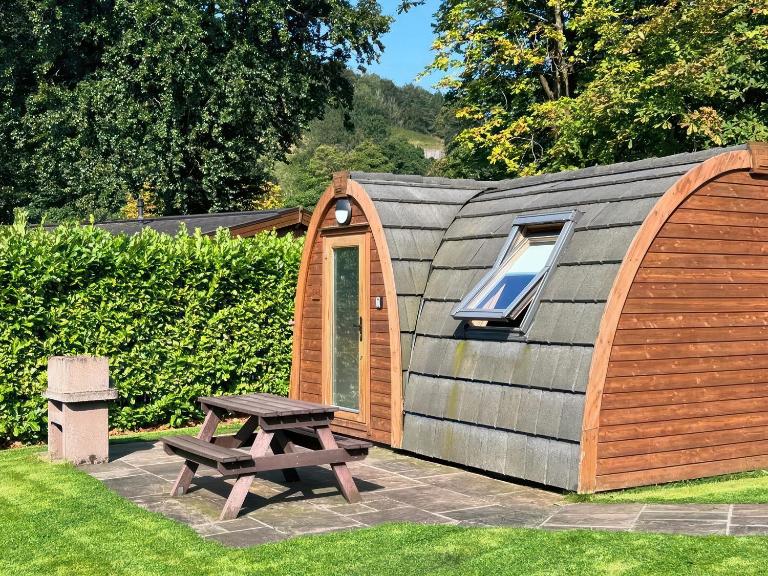 Lakeside Pods - pet free - B&B Oldham