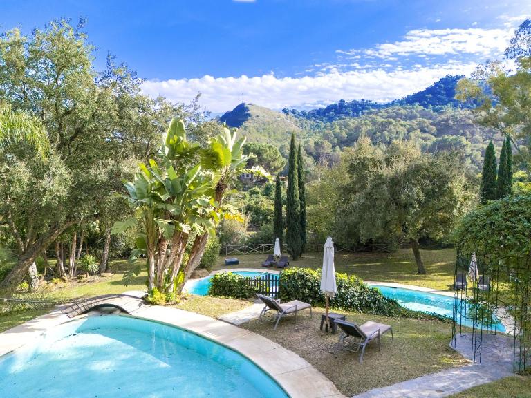 La Fuente del Pedregal Casa 1 - Lago y piscinas - B&B Málaga