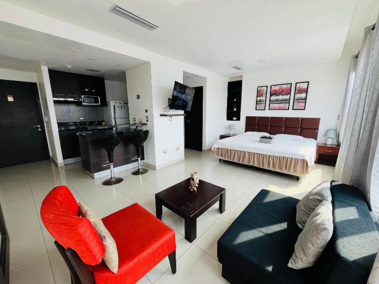 Hermosa Suite - Piscina - Gym - City Suites - 1403 - B&B Guayaquil