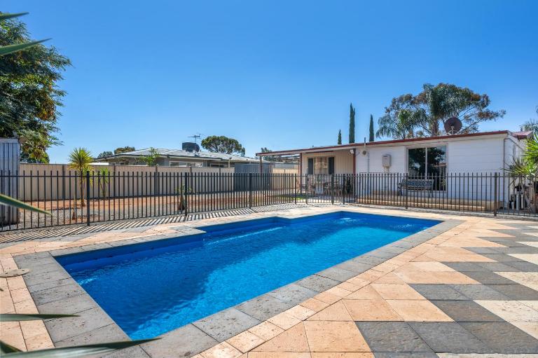 Secluded oasis & inground pool - Chambres d'hôtes Bluewater