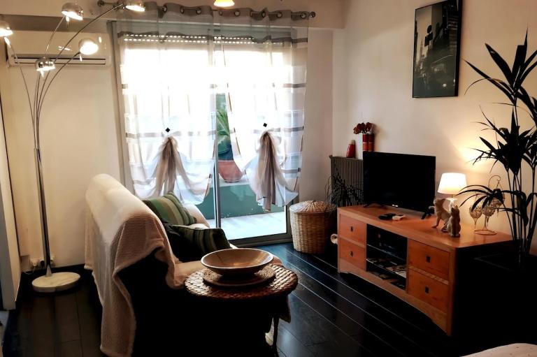 Cosy F1 avec grande terrasse à 2 pas du tramway - B&B Niza